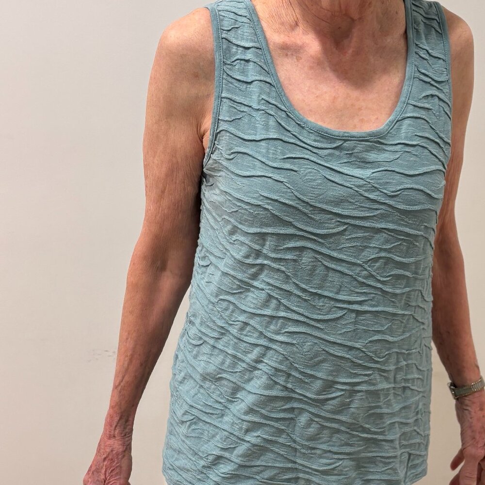 Horny Toad brand light blue scoop neck tank top with textured design, M
